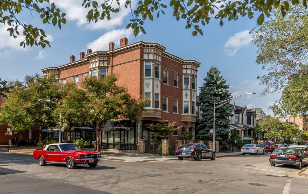CHICAGO REAL ESTATE RESOURCES Updated October 2024 14 Reviews 932 W Grace St, Chicago