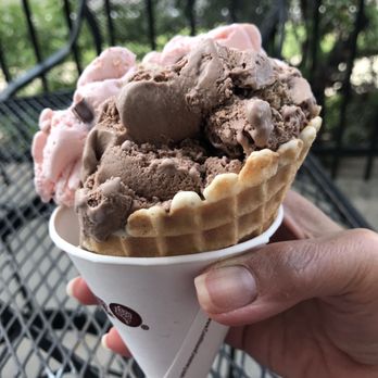 Cold Stone Creamery - Chocolate and strawberry ice cream - Ice Cream & Frozen Yogurt Near Me - Aurora, Colorado Cold Stone Creamery - Chocolate and strawberry ice cream - Ice Cream & Frozen Yogurt Near Me - Aurora, Colorado
