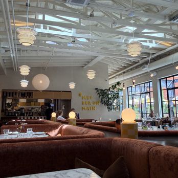 Met Her At A Bar - The booths are so comfortable, love it - New American Near Me - Santa Monica, California Met Her At A Bar - The booths are so comfortable, love it - New American Near Me - Santa Monica, California