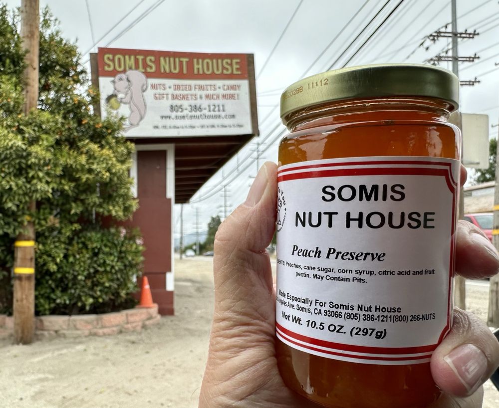 Somis Nut House Logo