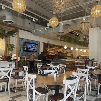 Tupelo Honey Southern Kitchen & Bar - Spacious Seating - Southern Near Me - Des Moines, Iowa