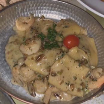 Pane e Vino - Paccheri con gamberi e pistacchi - Italian Near Me - Miami Beach, Florida Pane e Vino - Paccheri con gamberi e pistacchi - Italian Near Me - Miami Beach, Florida