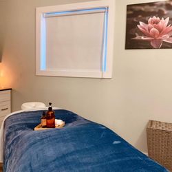 Refresh Massage Therapy Mississauga - Private lady room