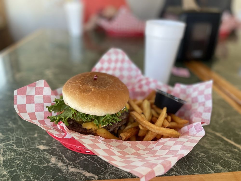 LEE’S ALMOST BY THE LAKE Updated October 2024 86 Photos & 106