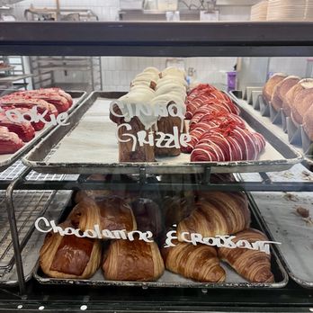 La Cave a Manger - Chocolatine and croissant and cinnamon grizzle - Bakeries Near Me - Montreal, Quebec La Cave a Manger - Chocolatine and croissant and cinnamon grizzle - Bakeries Near Me - Montreal, Quebec