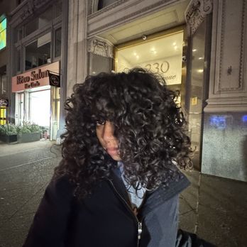 Rëzo Salon - Sky's cut - Hair Salons Near Me - New York, New York