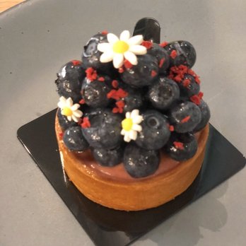 Bachour - Berry tart - Bakeries Near Me - Coral Gables, Florida