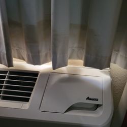 Super 8 by Wyndham Peoria East - Filthy stains on curtains
