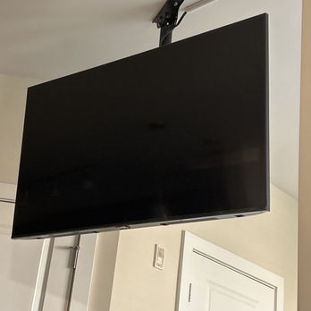 Shorty's TV Mounting Services - Ceiling swivel mount - TV Mounting Near Me - Smyrna, Georgia