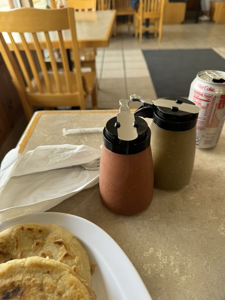 Pupuseria Salvadorena - Photo 2