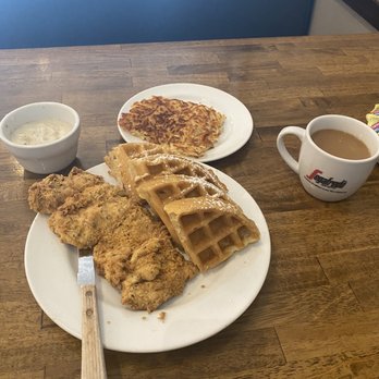 Benny's Cafe - Cafes Near Me - McKinney, Texas