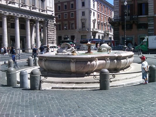 Piazza Colonna by null