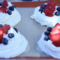 Lovely Day Cafe - Pavlova