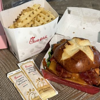 Chick-fil-A - Pretzel Cheddar Club Sandwich w/ Chick-fil-A Filet - Fast Food Near Me - Mansfield, Texas