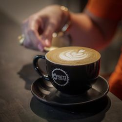 Watts & Coffee - Latte
