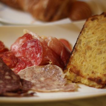El Casal - Delicious charcuterie breakfast - Cafeteria Near Me - Barcelona, B
