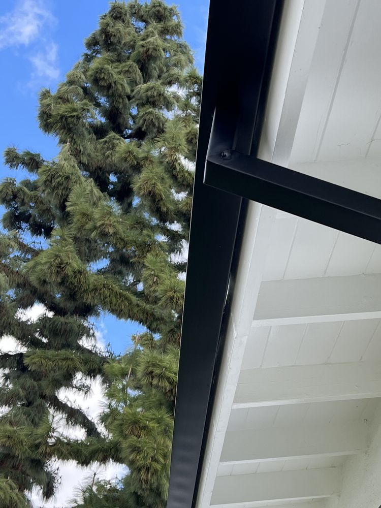 Slide of Geo' Metal And Gutters