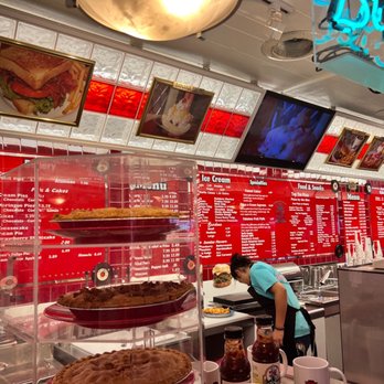 Cakes & Creams - Interior - Pizza Near Me - Branson, Missouri Cakes & Creams - Interior - Pizza Near Me - Branson, Missouri