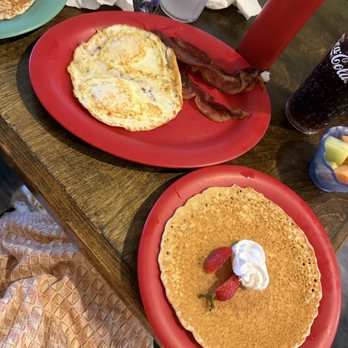 Duck's Diner - Ducks choice, over medium eggs, bacon, & pancake - Diners Near Me - Orange Beach, Alabama