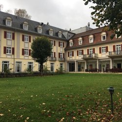 Santé Royale - Hotel vom Kurpark aus gesehen