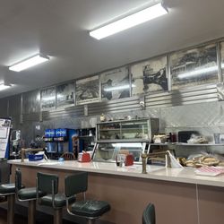 Morrette's - Classic diner type vibe from the 1940s