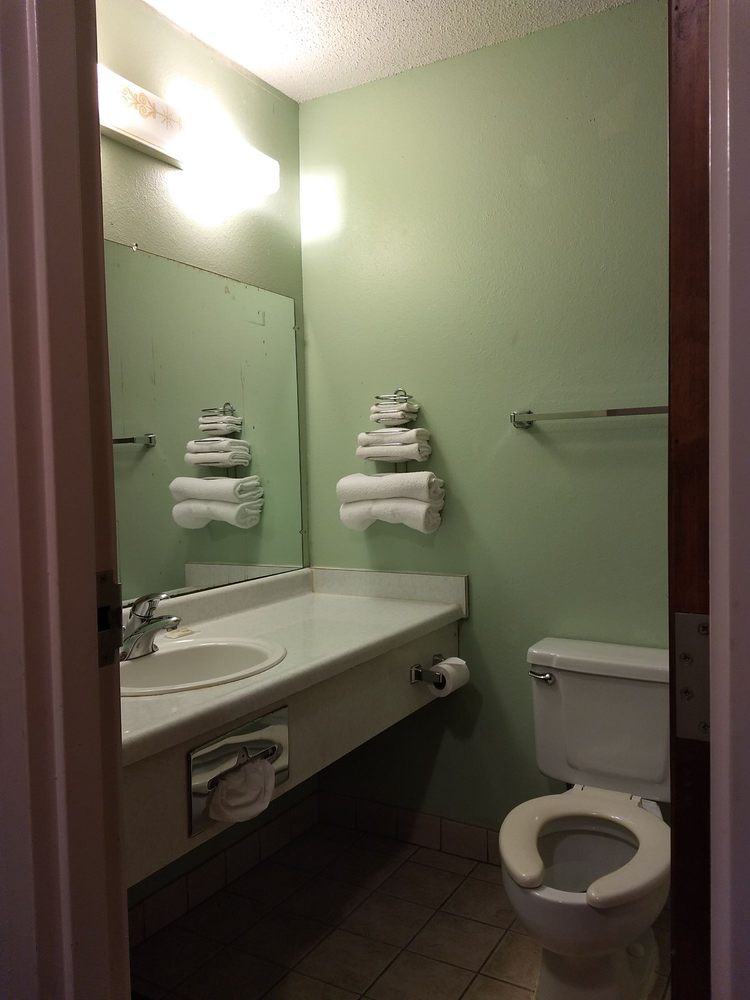 EAGLE’S LANDING MOTEL Updated September 2024 24066 24 St I35 Exit