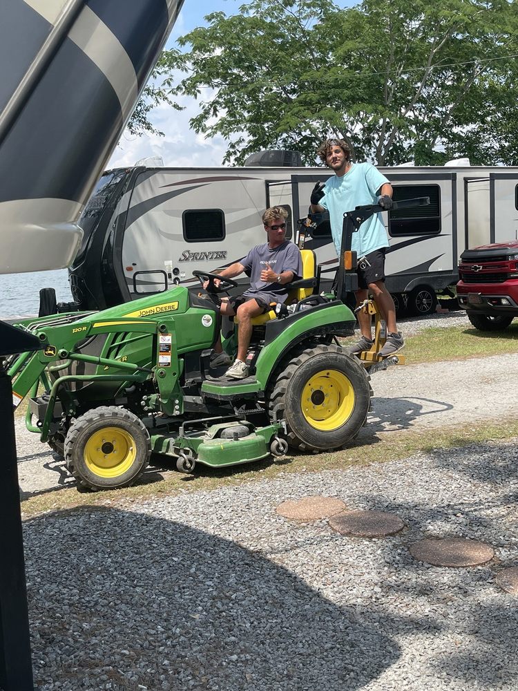 REAL ISLAND MARINA Updated September 2024 2700 Real Island Rd