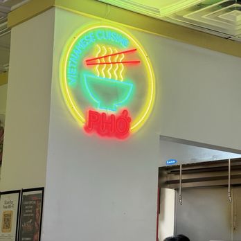 Pho & Padthai - Decor - Thai Near Me - Charleston, South Carolina