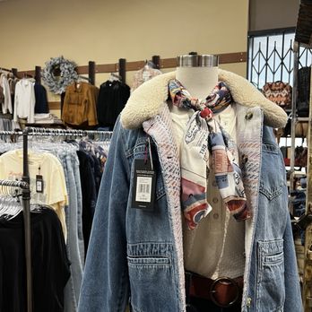 Boot Barn - Women's Clothing - Shoe Stores Near Me - Modesto, California Boot Barn - Women's Clothing - Shoe Stores Near Me - Modesto, California