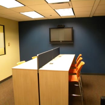 Office Evolution Chicago O'Hare - The virtual office space in our drop-in business lounge is very busy. - Shared Office Spaces Near Me - Chicago, Illinois