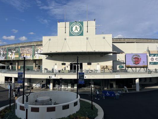 Oakland Arena by null