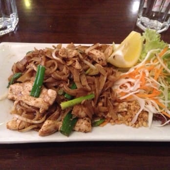 Thai Siam - Pad thai with chicken - Thai Near Me - Glasgow, GLG Thai Siam - Pad thai with chicken - Thai Near Me - Glasgow, GLG