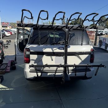 Rack N Road - SUV with a Thule revert 6 bike rack - Outdoor Gear Near Me - San Jose, California