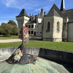 Château de la Grille - I loved the centerpiece of the fountain