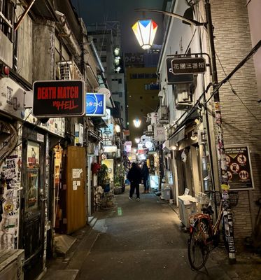 Shinjuku Golden-Gai by null