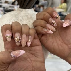 Lush Nail Studio - Terry
