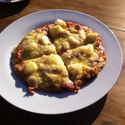Toto's Cafe - Hawaiian pizza