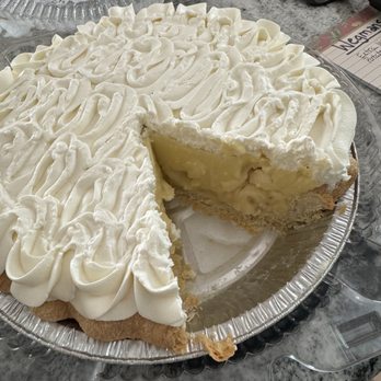 Heart 'n Hand Bakery - Banana cream pie - Desserts Near Me - Skaneateles, New York Heart 'n Hand Bakery - Banana cream pie - Desserts Near Me - Skaneateles, New York