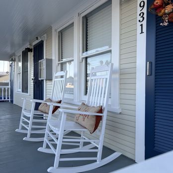 Aguilar's Painting - Front porch after paint job - Painters Near Me Aguilar's Painting - Front porch after paint job - Painters Near Me