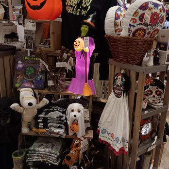 Cracker Barrel Old Country Store - Halloween goodies - American Near Me - Buckeye, Arizona