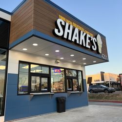 Shakes Frozen Custard - Building front