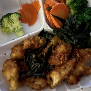 Pinto Thai Bistro - Crispy Garlic Chicken - Thai Near Me - Seattle, Washington