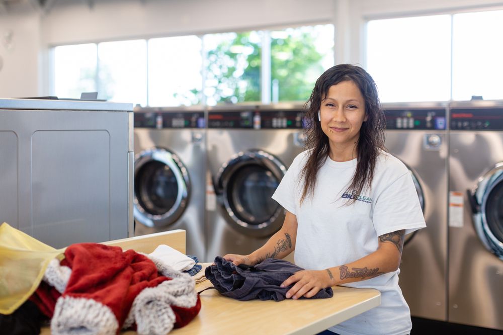 THE BIG CLEAN LAUNDROMAT PARMER 61 Photos & 33 Reviews 1528 E