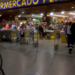 Establecimientos Plaza - Entrada al supermercado