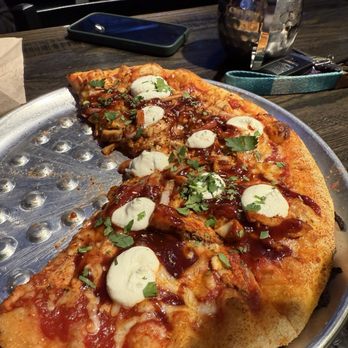 Rock'n Dough - 10" Smoker's Chicken (3PD) - Pizza Near Me - Nashville, Tennessee