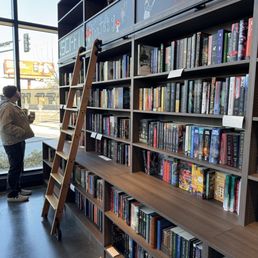 Sci-fi & fantasy section