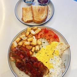 The Magic Food Bus - Breakfast plate with OH eggs