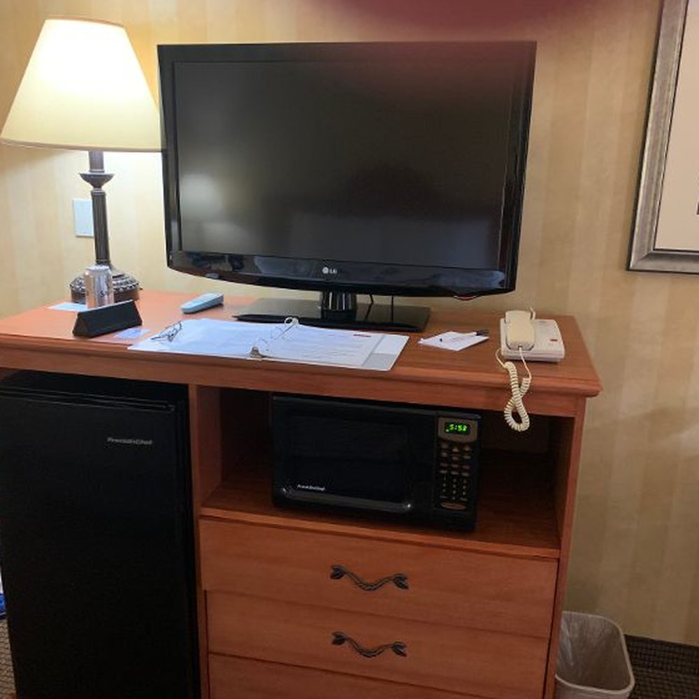 Best Western Pendleton Inn - TV, fridge and microwave - Hotels Near Me - Pendleton, Oregon