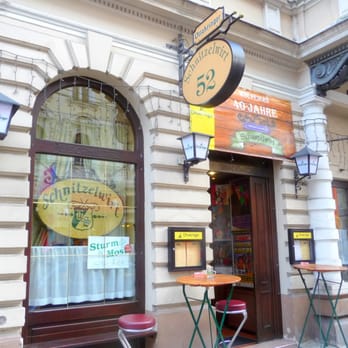 Schnitzelwirt - Unassuming entrance on the Neubaugasse - Schnitzel Near Me - Vienna, 9