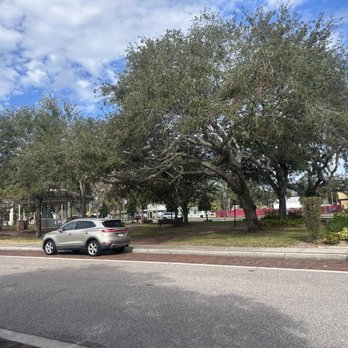 Ulmer Park - Approaching ulmer park - Parks Near Me - Largo, Florida